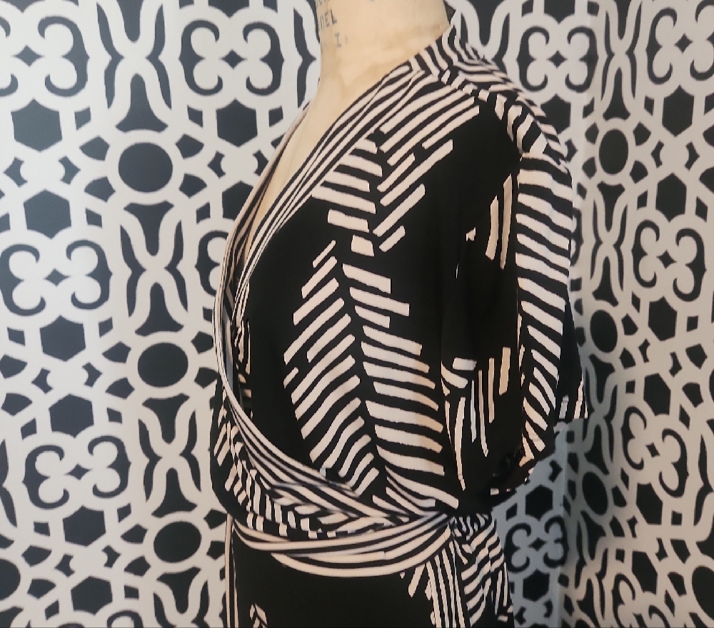 Alfani Black and White Geometric Wrap Dress - Picture 6 of 10